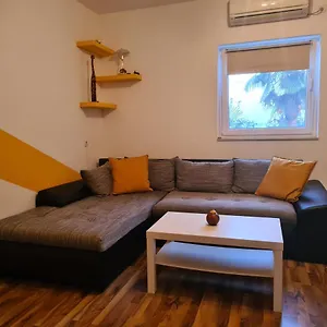  Apartman Family