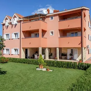 https://family-friendly-apartments-with-a-swimming-pool-nevidane.hotelinzadar.com